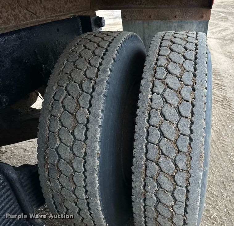 image for item LO9488 1999 Mack RD690S dump truck