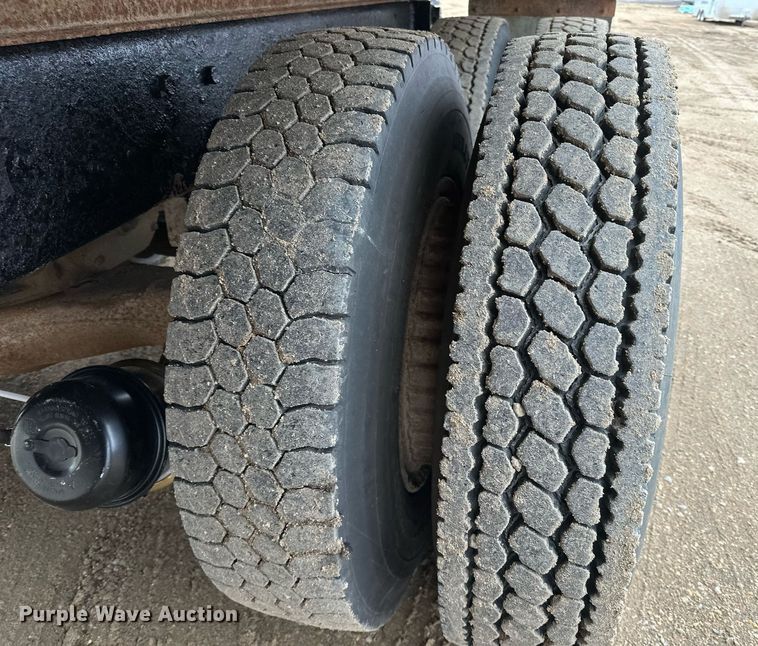 image for item LO9488 1999 Mack RD690S dump truck