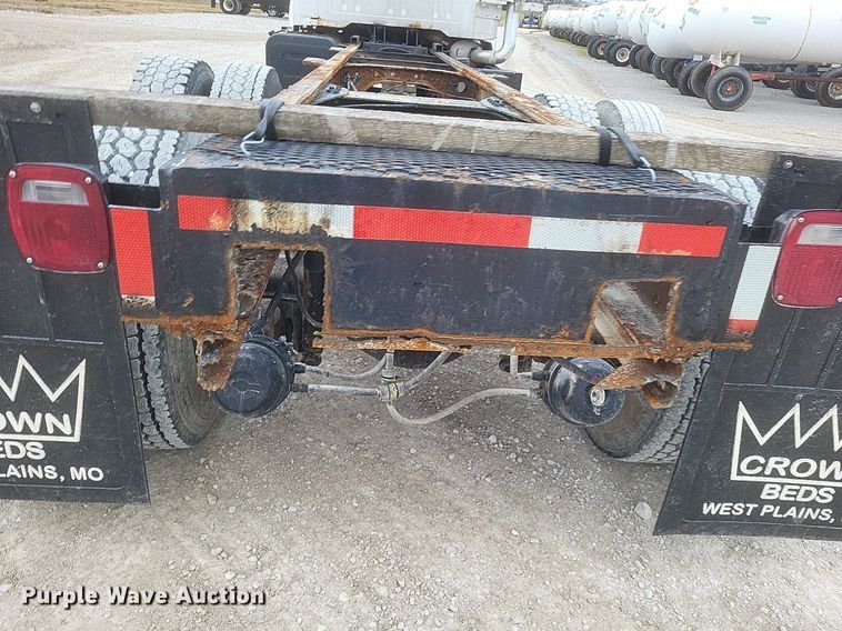 image for item MI9948 1990 International 2674 truck cab and chassis