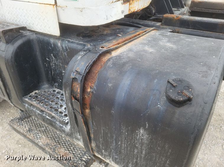 image for item MI9948 1990 International 2674 truck cab and chassis