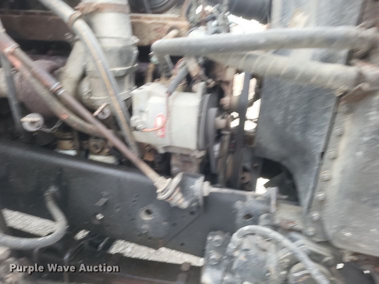 image for item MI9948 1990 International 2674 truck cab and chassis