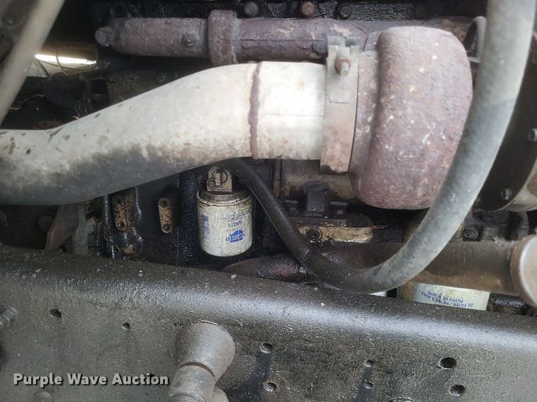 image for item MI9948 1990 International 2674 truck cab and chassis