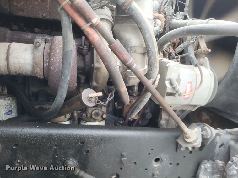 image for item MI9948 1990 International 2674 truck cab and chassis