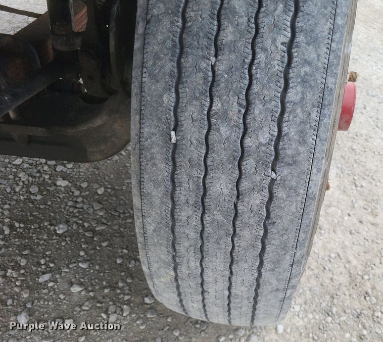 image for item MI9948 1990 International 2674 truck cab and chassis