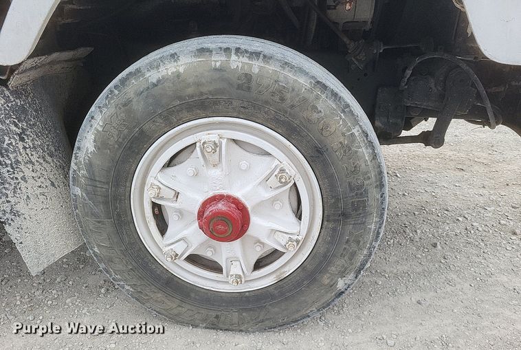 image for item MI9948 1990 International 2674 truck cab and chassis