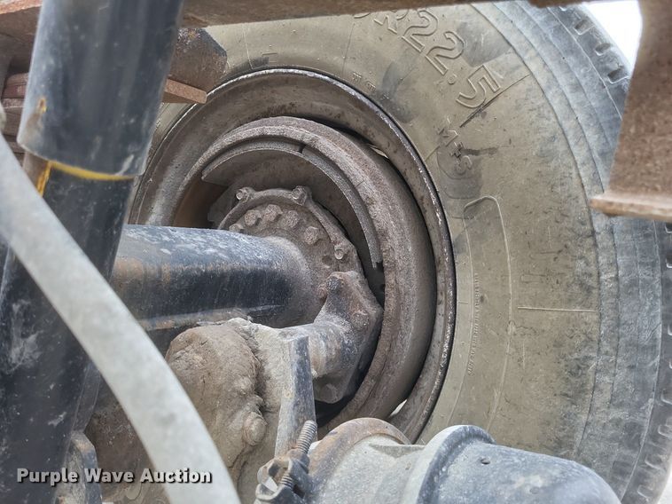 image for item MI9948 1990 International 2674 truck cab and chassis