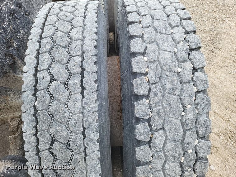 image for item MI9948 1990 International 2674 truck cab and chassis