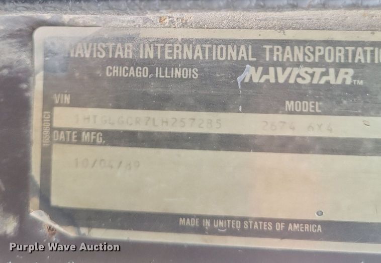 image for item MI9948 1990 International 2674 truck cab and chassis