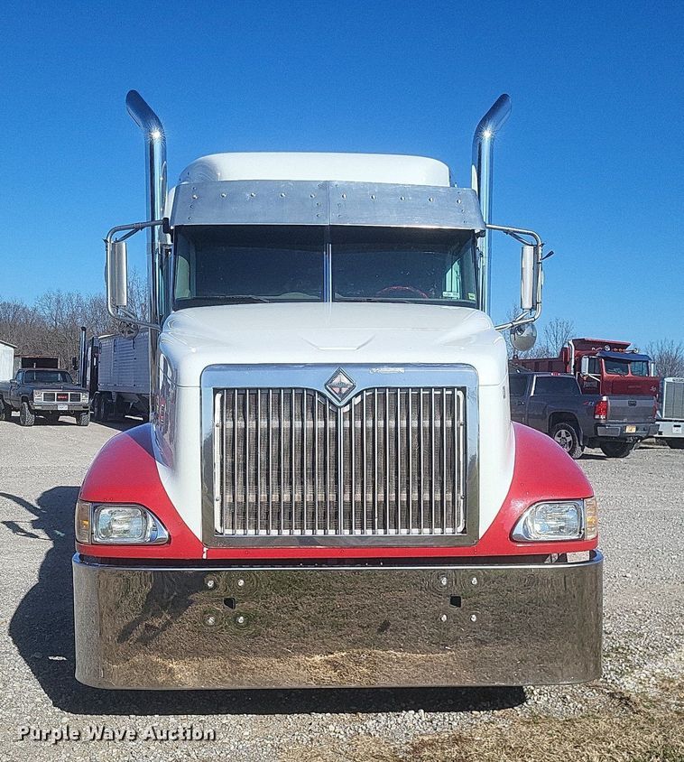 image for item MI9961 2007 International 9400i semi truck