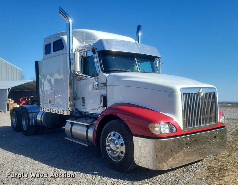 image for item MI9961 2007 International 9400i semi truck