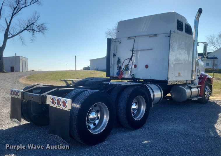 image for item MI9961 2007 International 9400i semi truck