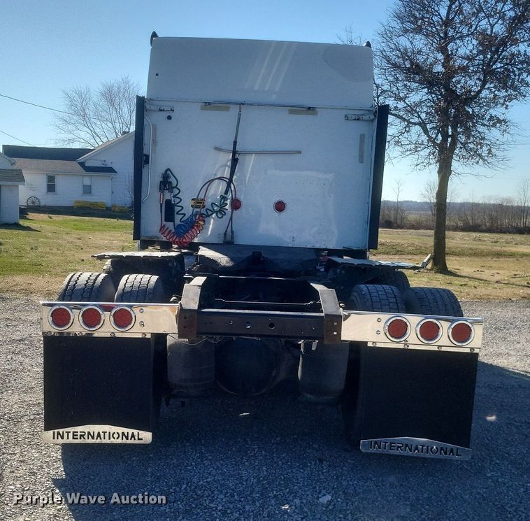 image for item MI9961 2007 International 9400i semi truck