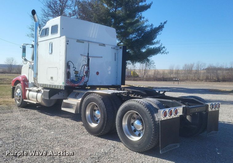 image for item MI9961 2007 International 9400i semi truck