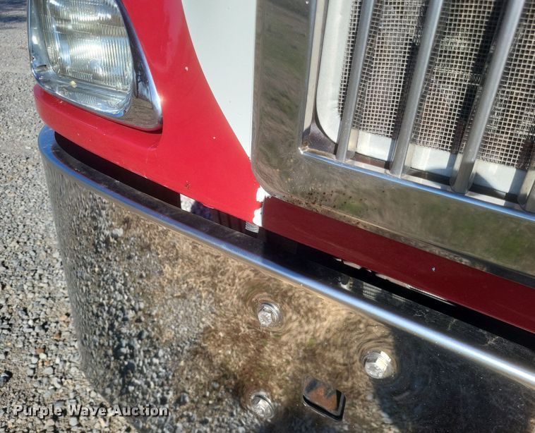 image for item MI9961 2007 International 9400i semi truck