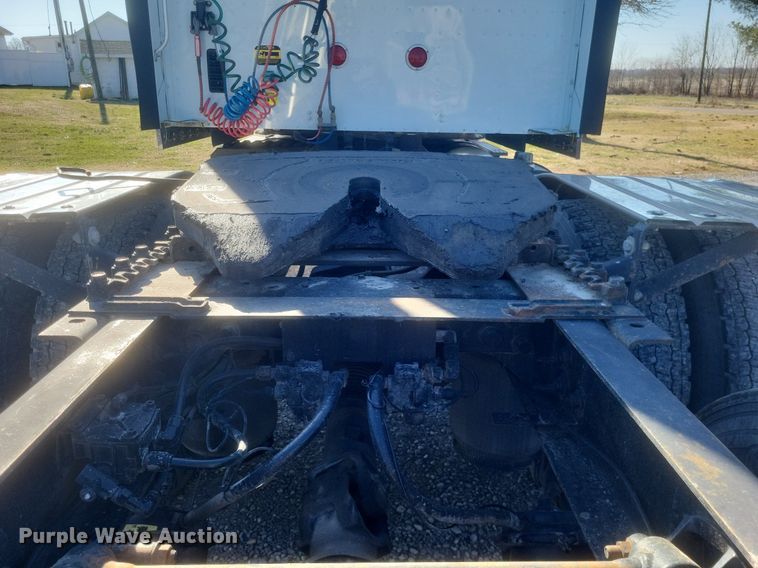 image for item MI9961 2007 International 9400i semi truck