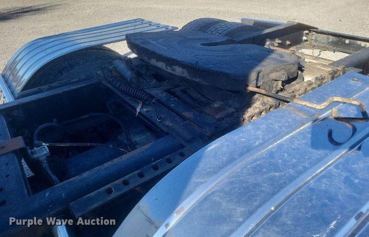 image for item MI9961 2007 International 9400i semi truck