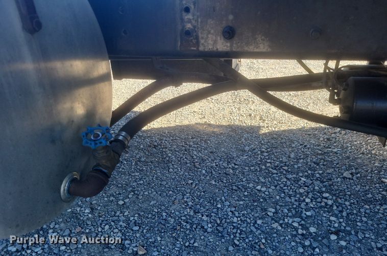 image for item MI9961 2007 International 9400i semi truck