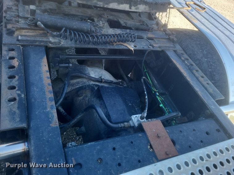 image for item MI9961 2007 International 9400i semi truck