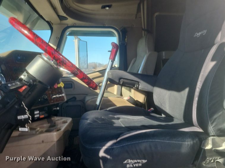 image for item MI9961 2007 International 9400i semi truck