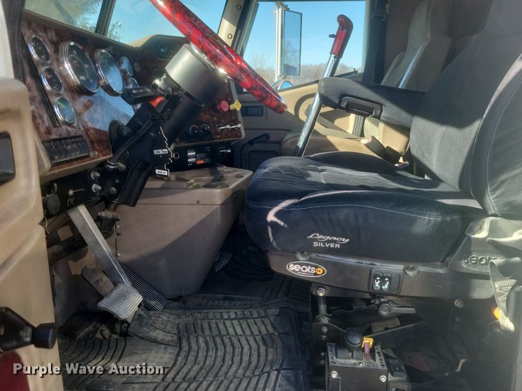 image for item MI9961 2007 International 9400i semi truck