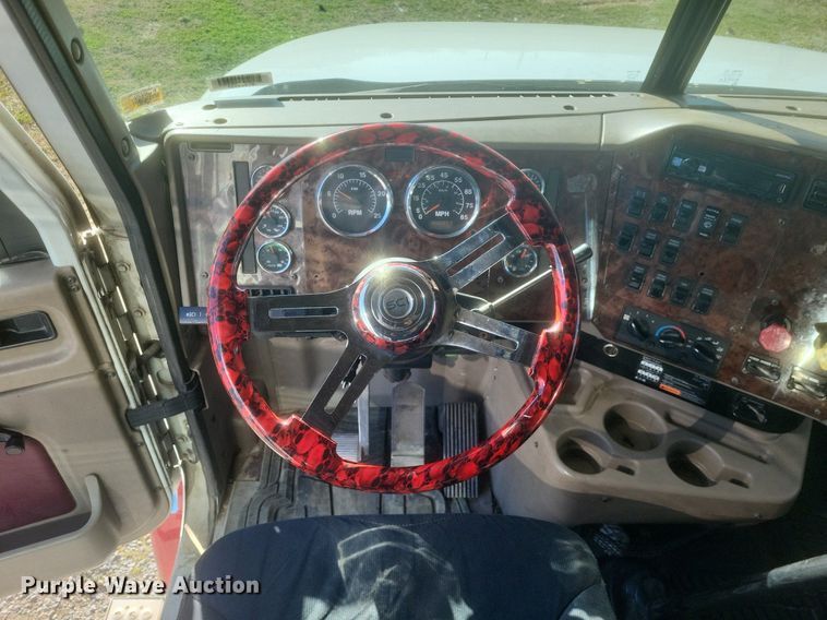 image for item MI9961 2007 International 9400i semi truck