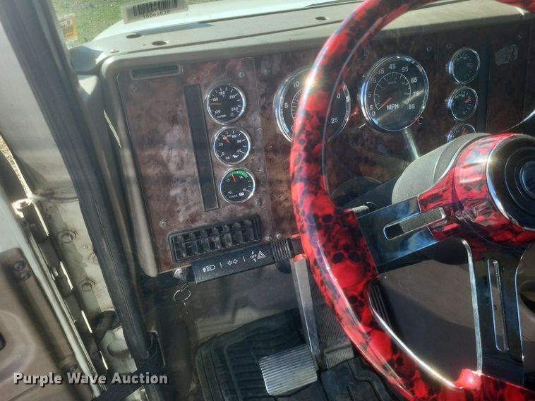 image for item MI9961 2007 International 9400i semi truck