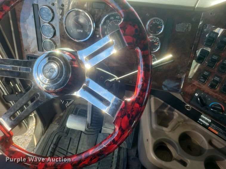 image for item MI9961 2007 International 9400i semi truck