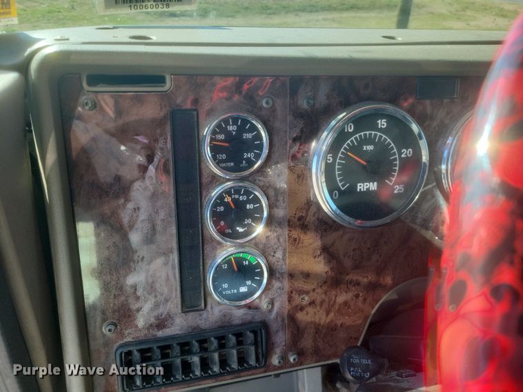 image for item MI9961 2007 International 9400i semi truck