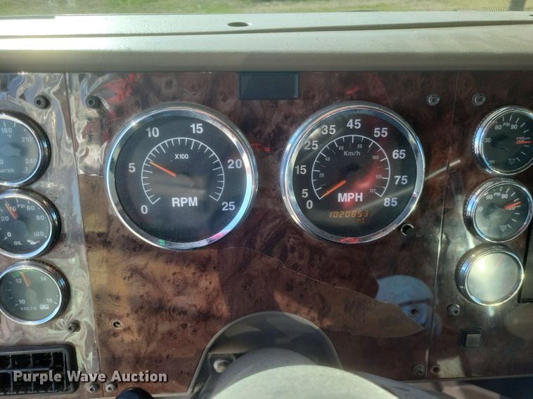 image for item MI9961 2007 International 9400i semi truck