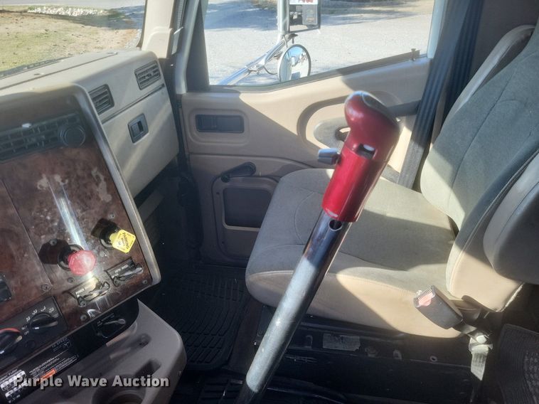 image for item MI9961 2007 International 9400i semi truck