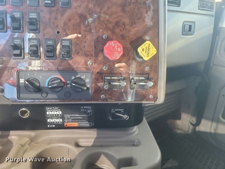 image for item MI9961 2007 International 9400i semi truck