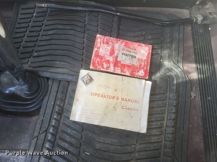 image for item MI9961 2007 International 9400i semi truck