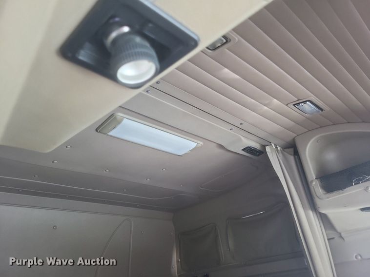 image for item MI9961 2007 International 9400i semi truck