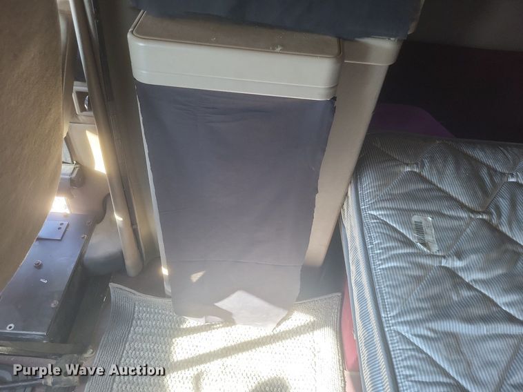 image for item MI9961 2007 International 9400i semi truck