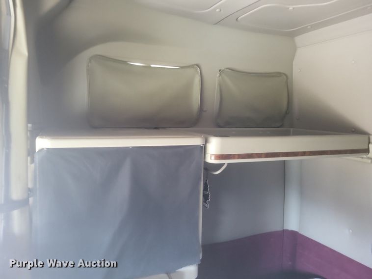 image for item MI9961 2007 International 9400i semi truck