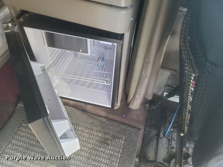 image for item MI9961 2007 International 9400i semi truck