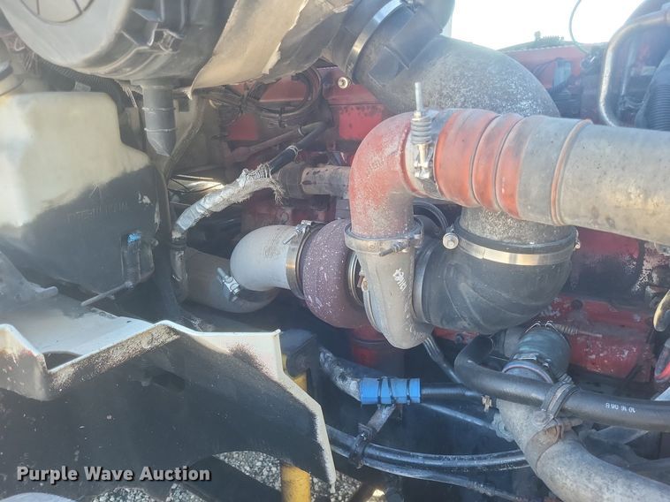 image for item MI9961 2007 International 9400i semi truck