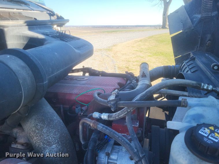 image for item MI9961 2007 International 9400i semi truck