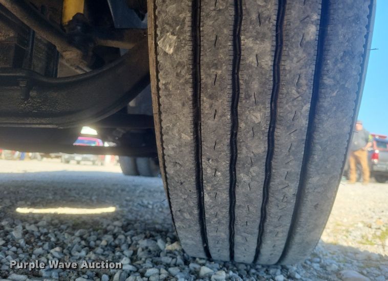 image for item MI9961 2007 International 9400i semi truck