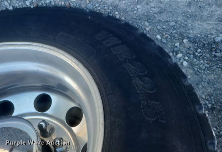 image for item MI9961 2007 International 9400i semi truck