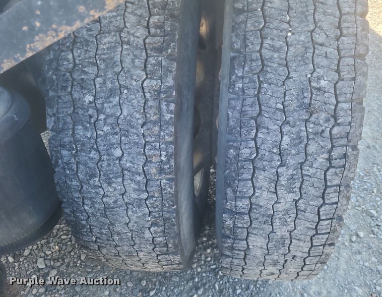 image for item MI9961 2007 International 9400i semi truck