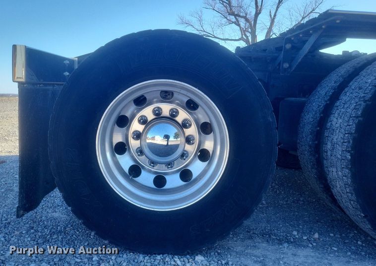 image for item MI9961 2007 International 9400i semi truck