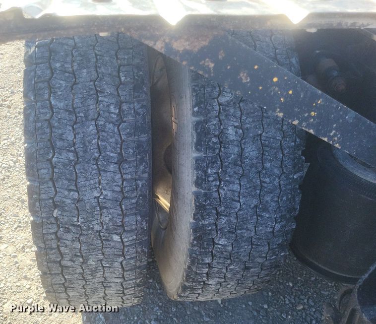 image for item MI9961 2007 International 9400i semi truck