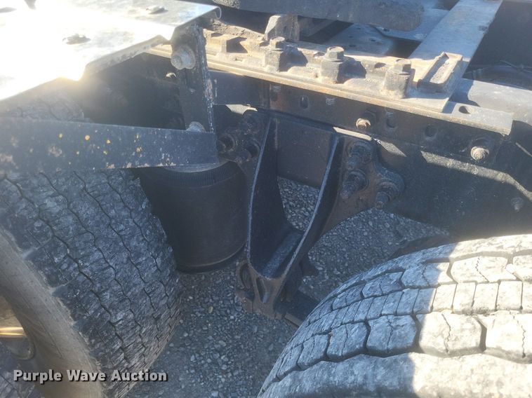 image for item MI9961 2007 International 9400i semi truck