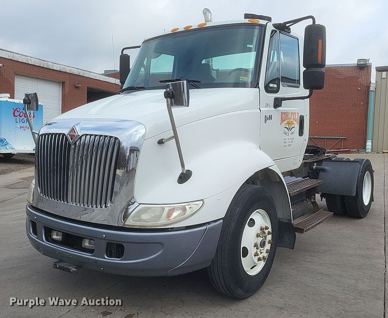 image for item MJ9004 2007 International 8600 semi truck