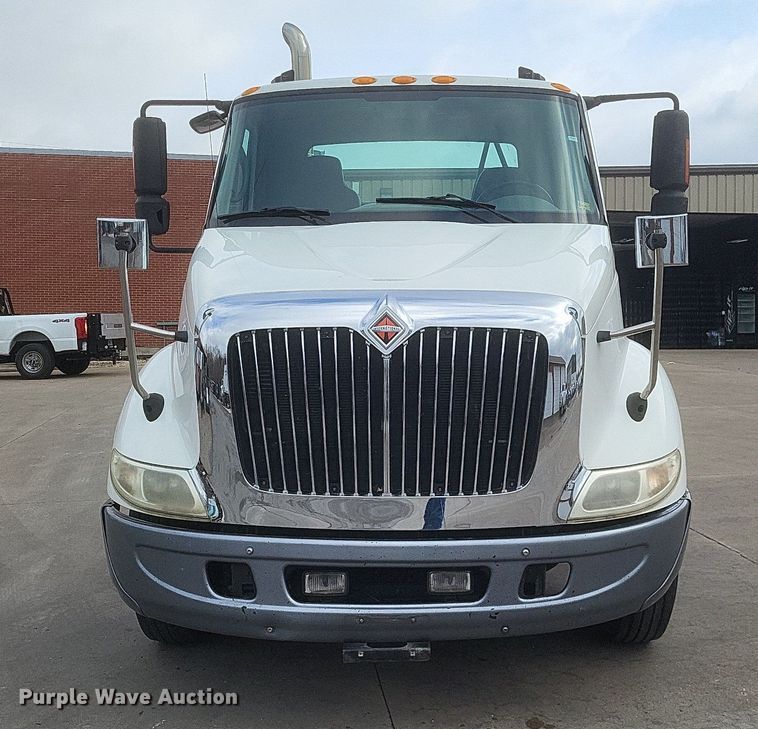 image for item MJ9004 2007 International 8600 semi truck