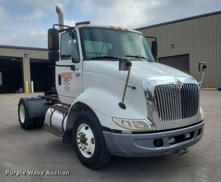 image for item MJ9004 2007 International 8600 semi truck