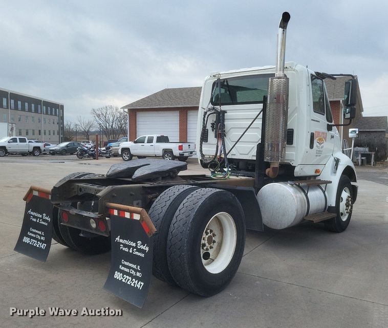 image for item MJ9004 2007 International 8600 semi truck