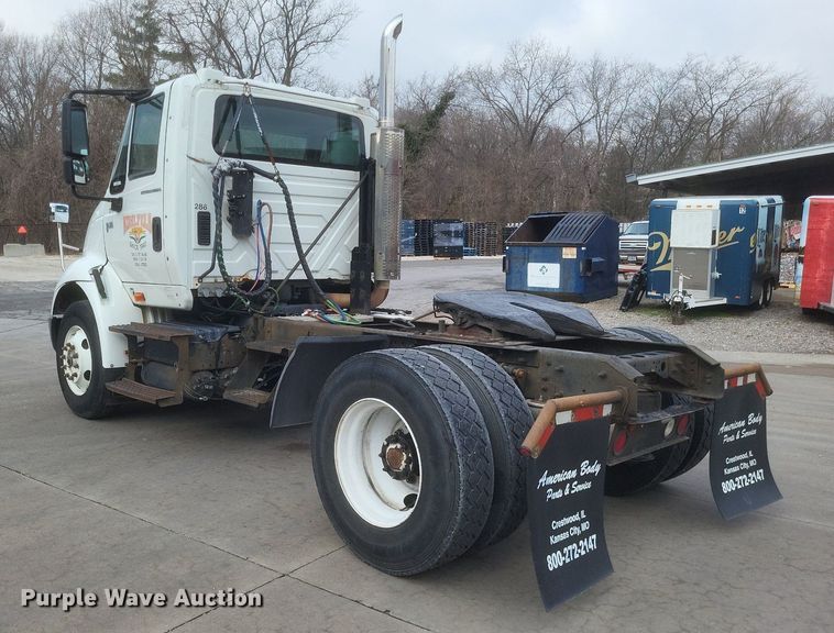 image for item MJ9004 2007 International 8600 semi truck