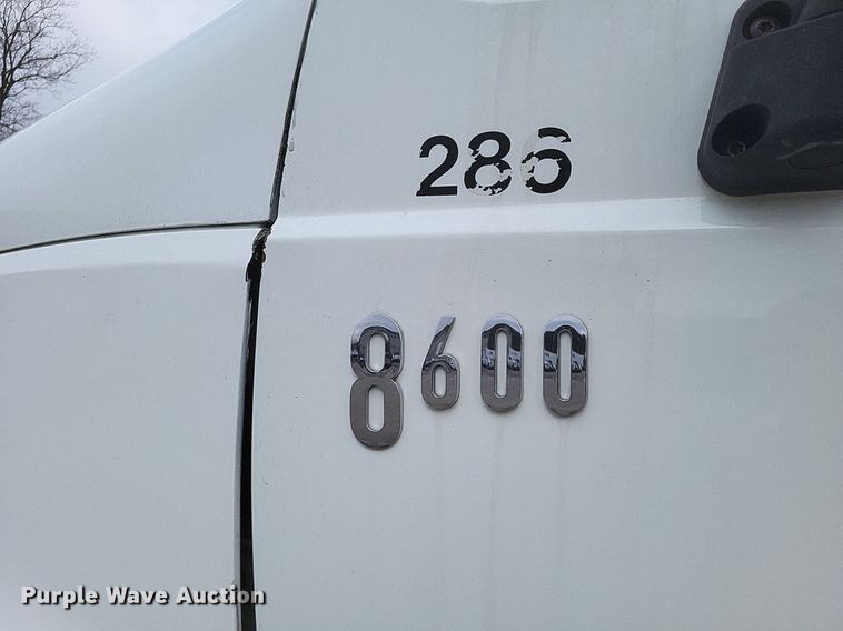 image for item MJ9004 2007 International 8600 semi truck